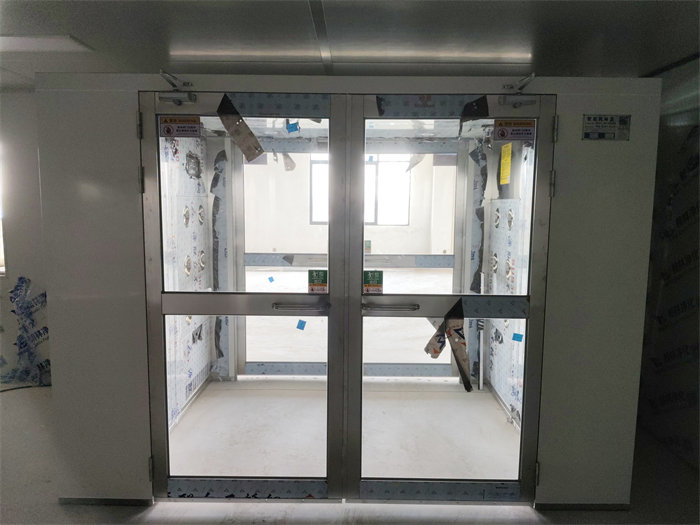 濟南登特商貿有限公司風淋室安裝現(xiàn)場